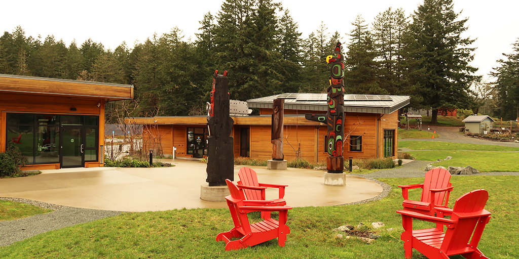 Circular gathering spaces surrounding the amenity buildings support inclusive outdoor programming. (Image: S. Careri)