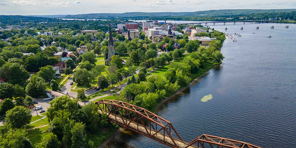 Fredericton conserve une couverture végétale urbaine de 67 %, ce qui la place parmi les villes canadiennes les plus verdoyantes. (Image: Ville de Fredericton)