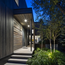 A pivoting wall on the porch designed by FWLA opens for direct access to the dining terrace for outdoor entertaining.